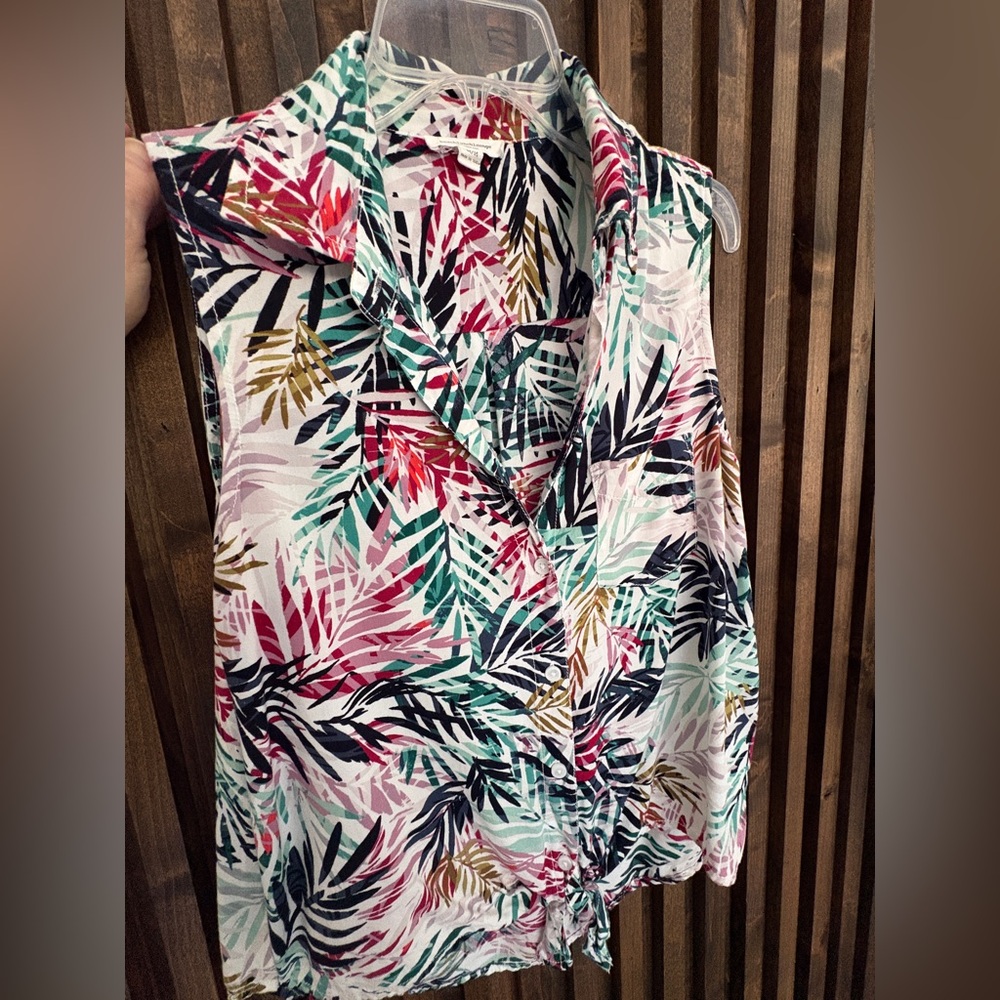 Beachlunchlounge sleeveless button down blouse - M